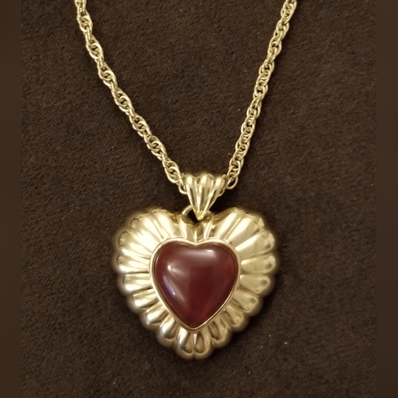 VINTAGE GOLDTONE HEART PENDANT NECKLACE W/INTERCHANGEABLE CENTER HEARTS-"W" MARK - Picture 4 of 5